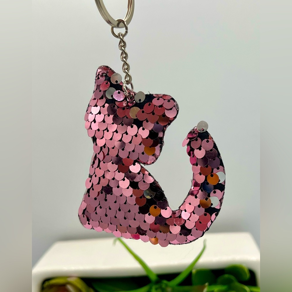 🌺Bundle of Purse/Bag Charms, Key Fobs, (Heart, Purse, Cat, Carriage, Fairy)🌸🌺 - Picture 8 of 15